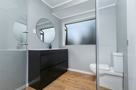 Photo of property in 2/3 Miriam Corban Heights, Henderson, Auckland, 0612