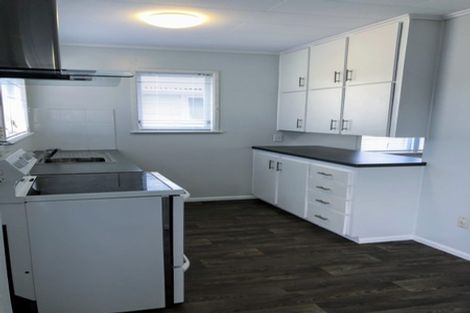 Photo of property in 22 Gossamer Drive, Pakuranga Heights, Auckland, 2010