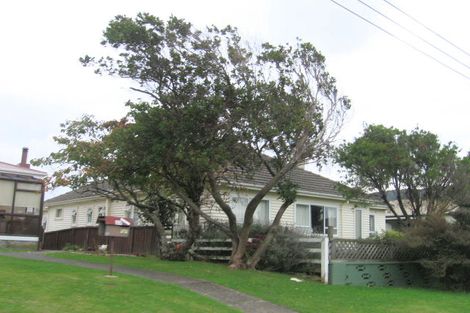 Photo of property in 30 Mexted Terrace, Tawa, Wellington, 5028