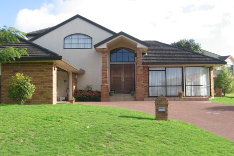 Photo of property in 37 Connemara Court, West Harbour, Auckland, 0618