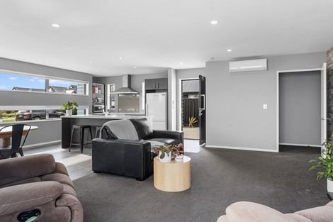 Photo of property in 17 Westhaven Grove, Takaro, Palmerston North, 4412