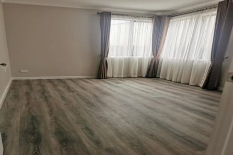 Photo of property in 21 Ascension Crescent, Orewa, 0931