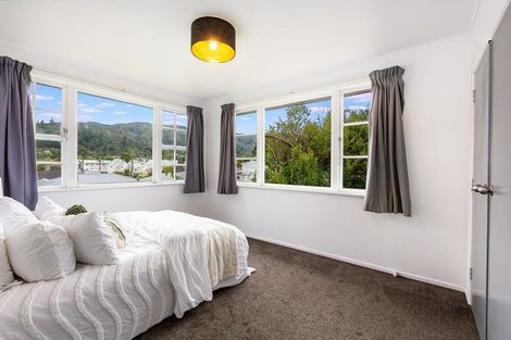 Photo of property in 16 Rintoul Grove, Stokes Valley, Lower Hutt, 5019