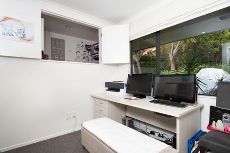 Photo of property in 35 Vermeer Place, West Harbour, Auckland, 0618