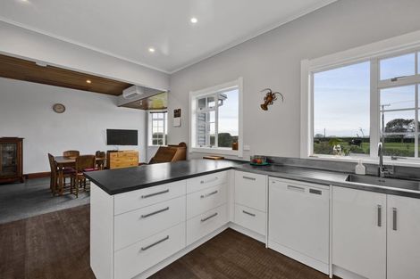 Photo of property in 22 Batten Road, Okaiawa, Hawera, 4671