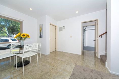 Photo of property in 9 Lockington Avenue, Henderson, Auckland, 0612