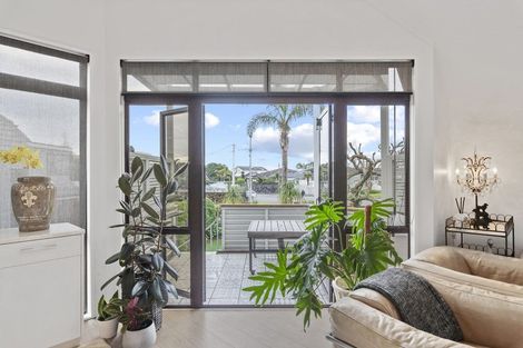 Photo of property in 3/56 Milford Road, Milford, Auckland, 0620