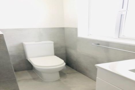 Photo of property in 9 Humphrey Kemp Avenue, Henderson, Auckland, 0612