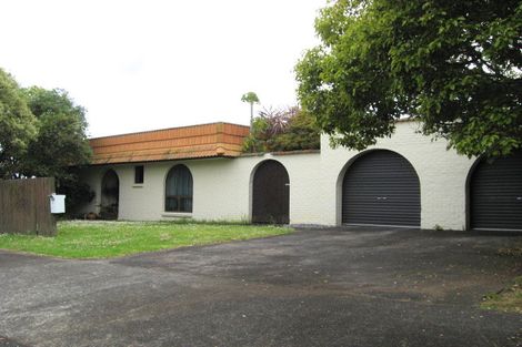 Photo of property in 90 Kiwi Esplanade, Mangere Bridge, Auckland, 2022