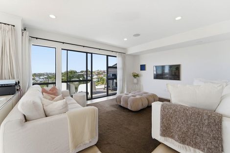Photo of property in 2/11 Seaview Road, Castor Bay, Auckland, 0620