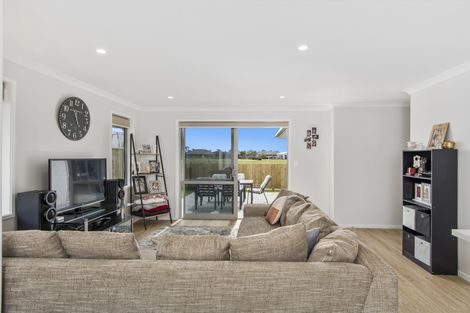 Photo of property in 61 Harding Drive, Papamoa Beach, Papamoa, 3118