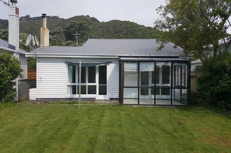 Photo of property in 34 Tuatoru Street, Eastbourne, Lower Hutt, 5013