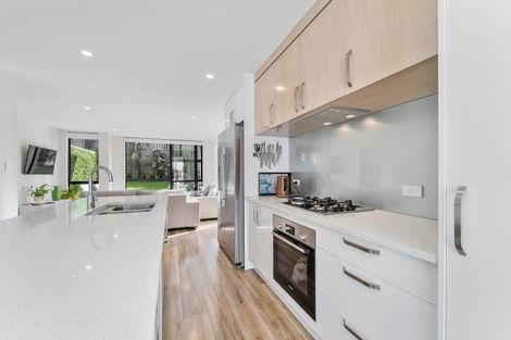 Photo of property in 16 Seafarer Crescent, Stanmore Bay, Whangaparaoa, 0932