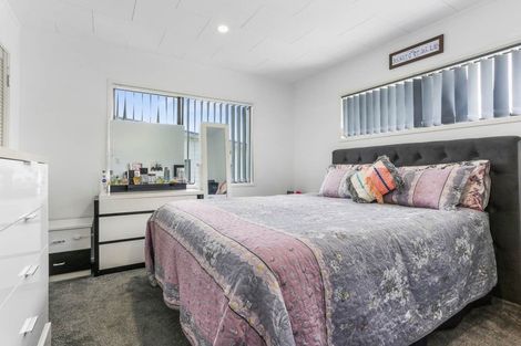 Photo of property in 6 Kopu Place, Clendon Park, Auckland, 2103