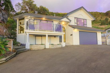 Photo of property in 83 Kakariki Grove, Waikanae, 5036