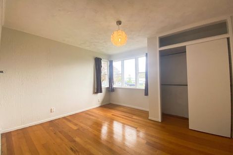 Photo of property in 13 Helga Crescent, Te Atatu Peninsula, Auckland, 0610