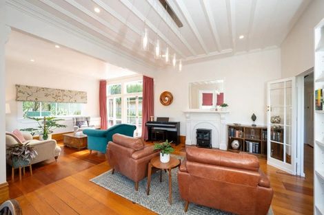 Photo of property in 14 Cameron Road, Bluff Hill, Napier, 4110