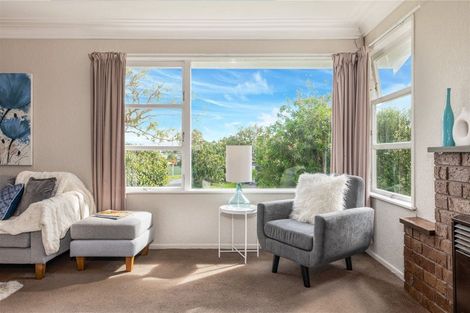 Photo of property in 2 Ashbourne Place, Glendene, Auckland, 0602