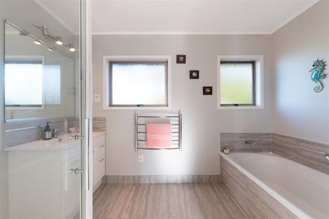 Photo of property in 8 Tynan Street, Te Puke, 3119