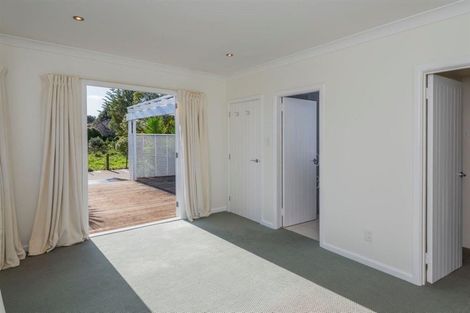 Photo of property in 180 Te Moana Road, Waikanae, 5036