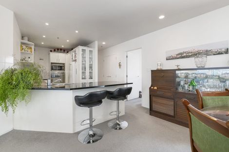 Photo of property in 2a/171 Hurstmere Road, Takapuna, Auckland, 0622