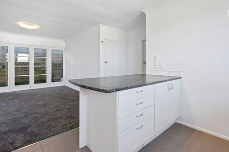 Photo of property in 43 Stewart Drive, Newlands, Wellington, 6037