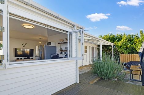 Photo of property in 11 Rutherford Road, Marewa, Napier, 4110