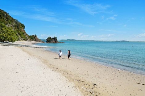 Photo of property in 17 Tapeka Heights Lane, Russell, 0202