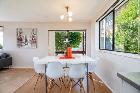 Photo of property in 2/84a Avonleigh Road, Green Bay, Auckland, 0604