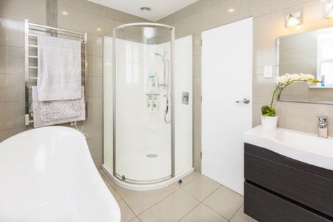 Photo of property in 5 Maher Street, Elderslea, Upper Hutt, 5018