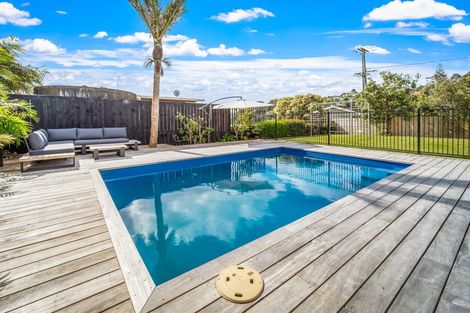 Photo of property in 2 Hardley Avenue, Tindalls Beach, Whangaparaoa, 0930