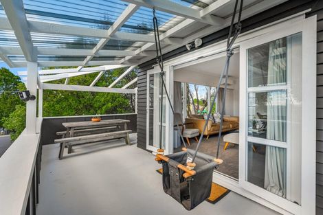 Photo of property in 37 Waimumu Road, Massey, Auckland, 0614