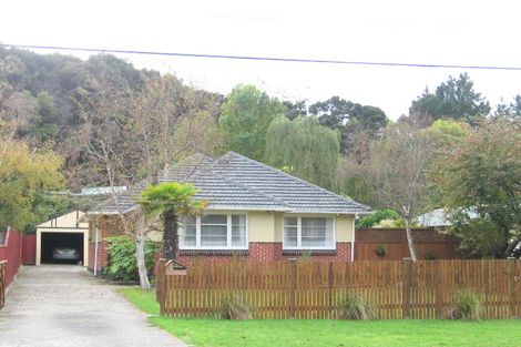Photo of property in 8 Pinehaven Road, Pinehaven, Upper Hutt, 5019