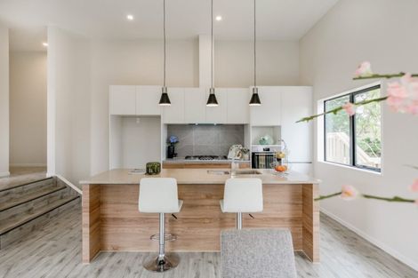 Photo of property in 2 Tarara Lane, Kumeu, 0810