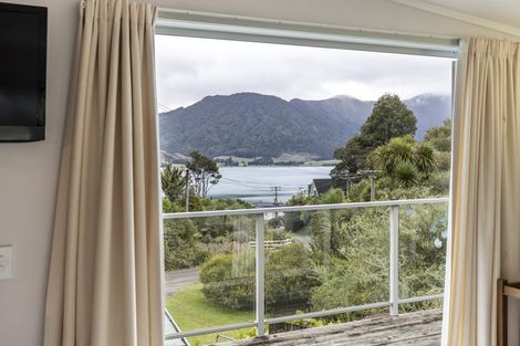 Photo of property in 19 Sandy Bay Road, Black Rock, Picton, 7282