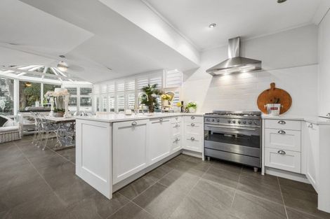 Photo of property in 10 Queens Parade, Devonport, Auckland, 0624