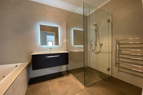 Photo of property in 2 Weweia Close, Kenepuru, Porirua, 5022