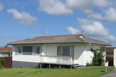 Photo of property in 2/8 Benchmark Drive, Massey, Auckland, 0614