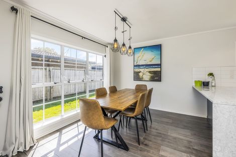 Photo of property in 14 Peridot Place, Conifer Grove, Takanini, 2112