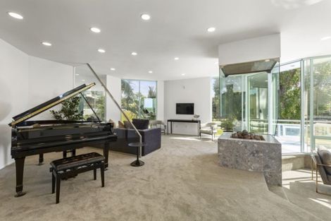 Photo of property in 2/9 The Esplanade, Castor Bay, Auckland, 0620