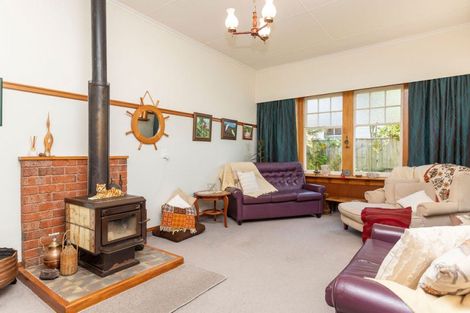 Photo of property in 3 Gordon Street, Dannevirke, 4930