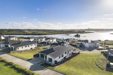 Photo of property in 17 Emerald Avenue, Rosehill, Papakura, 2113