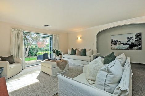 Photo of property in 28 Kensington Drive, Taradale, Napier, 4112