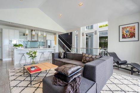 Photo of property in 87 Princes Street, Northcote Point, Auckland, 0627