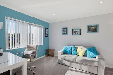 Photo of property in 16 Pearson Place, Paraparaumu, 5032