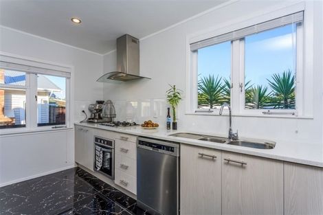 Photo of property in 125 Mount Smart Road, Onehunga, Auckland, 1061