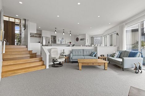 Photo of property in 9 Rahopara Street, Castor Bay, Auckland, 0620