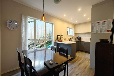 Photo of property in 9 Ryehill Close, New Lynn, Auckland, 0600