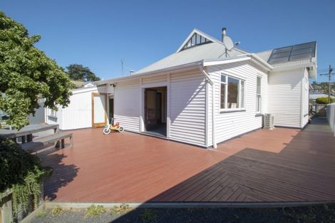 Photo of property in 127 Hargest Crescent, Saint Clair, Dunedin, 9012