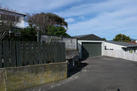 Photo of property in 50 Raumati Road, Raumati Beach, Paraparaumu, 5032